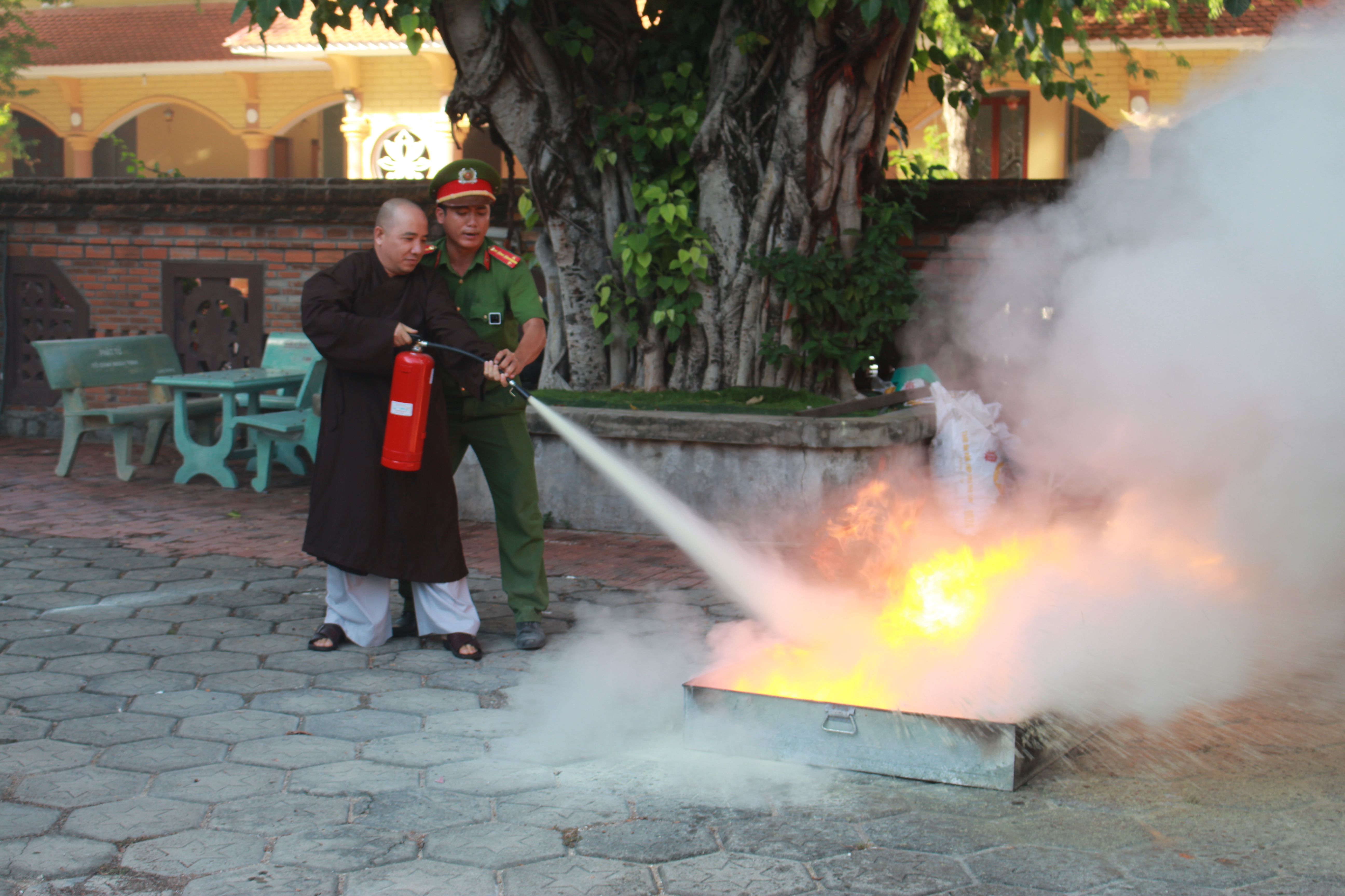 Quy Nhơn: tập huấn về phòng cháy chữa cháy cho các tự viện